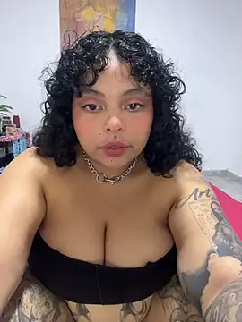 Snapshot of PrincessLauren420 chatting on November 24, 2025, 10:43 pm PrincessLauren420 online show from November 24, 2025, 10:43 pm