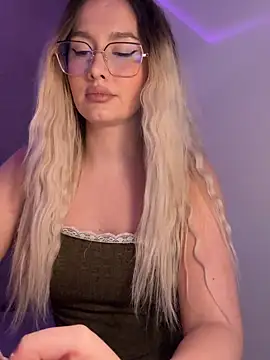 mollyxxx online show from March 27, 2026, 2:53 am