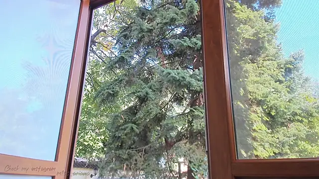 Snapshot of Miss_Ariana_ chatting on September 14, 2025, 7:20 am Miss Ariana  online show from September 14, 2025, 7:20 am