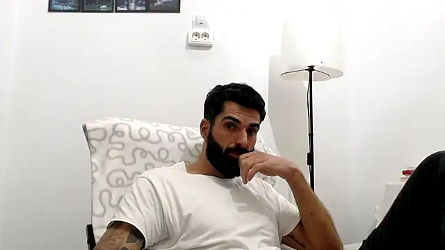 Snapshot of Verycutex chatting on November 8, 2025, 11:19 pm Verycutex online show from November 8, 2025, 11:19 pm