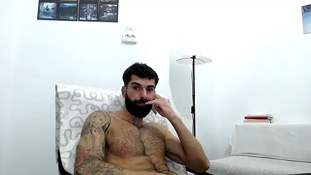 Snapshot of Verycutex chatting on November 3, 2025, 2:20 pm Verycutex online show from November 3, 2025, 2:20 pm