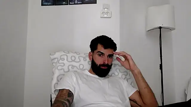 Snapshot of Verycutex chatting on November 25, 2025, 8:25 am Verycutex online show from November 25, 2025, 8:25 am