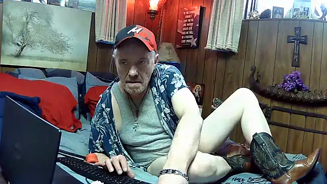 Snapshot of Makowboy chatting on February 24, 2025, 11:30 pm Makowboy online show from February 24, 2025, 11:30 pm