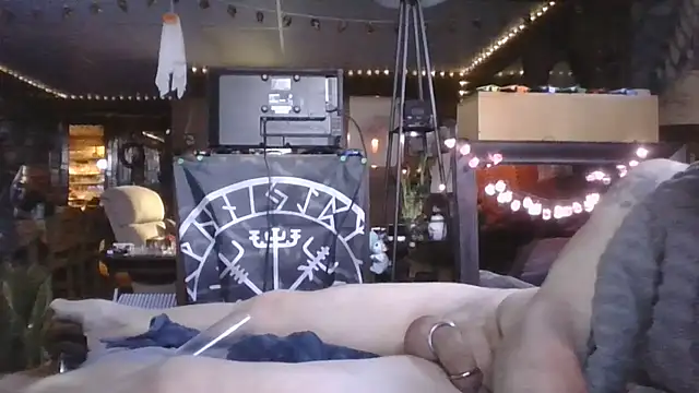 Snapshot of Makowboy chatting on October 25, 2025, 10:21 pm Makowboy online show from October 25, 2025, 10:21 pm