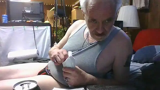 Snapshot of Makowboy chatting on September 18, 2025, 10:13 pm Makowboy online show from September 18, 2025, 10:13 pm