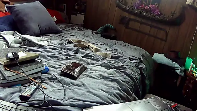 Snapshot of Makowboy chatting on January 17, 2025, 5:51 pm Makowboy online show from January 17, 2025, 5:51 pm