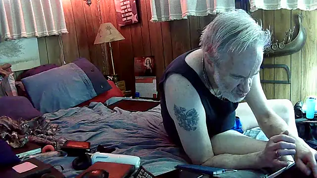 Snapshot of Makowboy chatting on February 13, 2025, 2:52 pm Makowboy online show from February 13, 2025, 2:52 pm