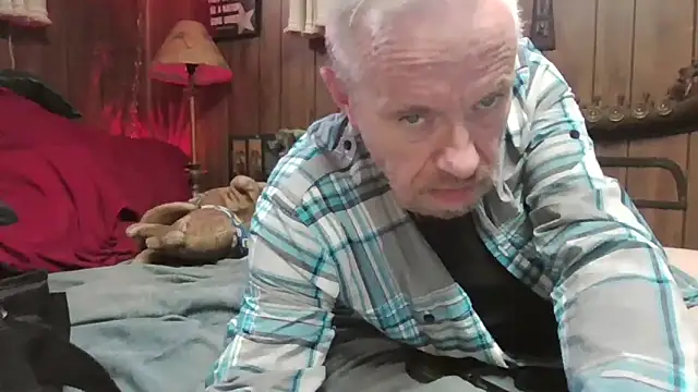 Snapshot of Makowboy chatting on March 22, 2025, 9:42 pm Makowboy online show from March 22, 2025, 9:42 pm