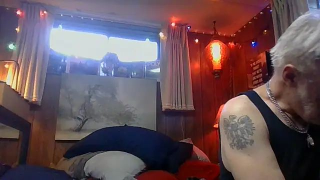 Snapshot of Makowboy chatting on January 8, 2025, 7:03 pm Makowboy online show from January 8, 2025, 7:03 pm