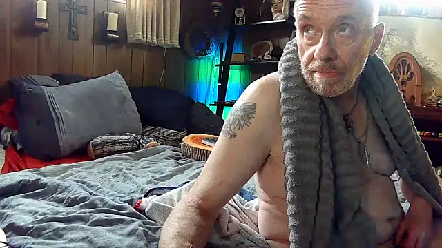 Snapshot of Makowboy chatting on March 22, 2026, 9:05 pm Makowboy online show from March 22, 2026, 9:05 pm