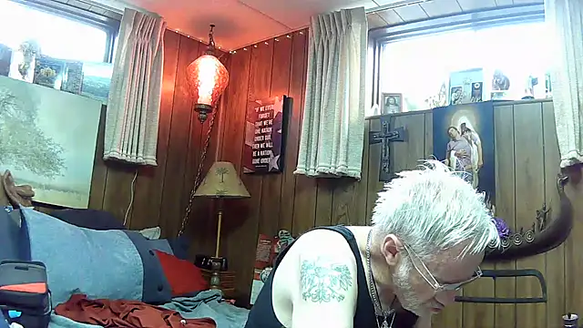 Snapshot of Makowboy chatting on February 3, 2025, 6:49 pm Makowboy online show from February 3, 2025, 6:49 pm