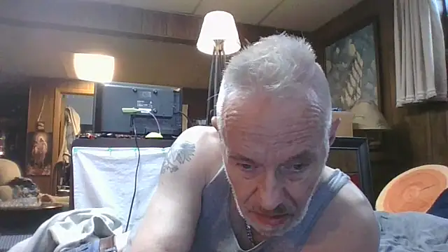 Snapshot of Makowboy chatting on October 7, 2025, 8:21 pm Makowboy online show from October 7, 2025, 8:21 pm