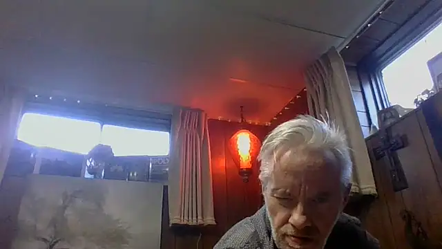 Snapshot of Makowboy chatting on January 28, 2025, 9:19 pm Makowboy online show from January 28, 2025, 9:19 pm