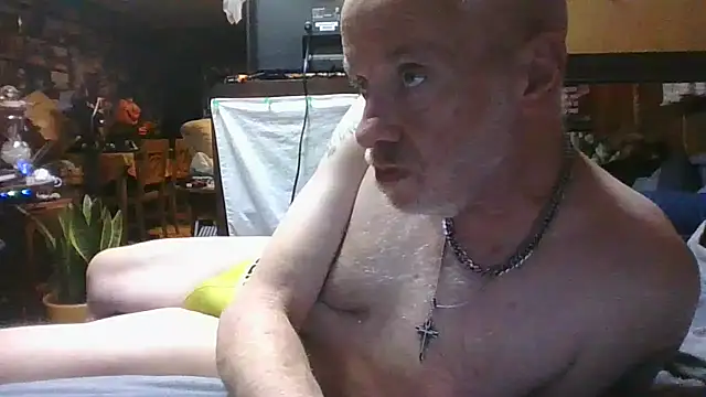 Snapshot of Makowboy chatting on October 18, 2025, 2:35 am Makowboy online show from October 18, 2025, 2:35 am