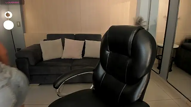 Snapshot of MiaRoberts1 chatting on December 5, 2025, 6:39 pm MiaRoberts1 online show from December 5, 2025, 6:39 pm