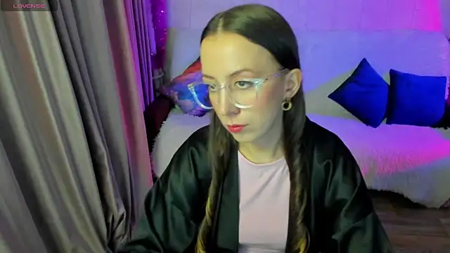 Snapshot of CurlySteph chatting on November 17, 2025, 6:01 pm CurlySteph online show from November 17, 2025, 6:01 pm