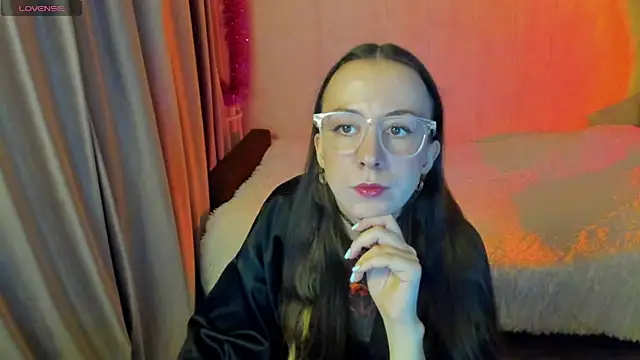 Snapshot of CurlySteph chatting on November 8, 2025, 4:54 pm CurlySteph online show from November 8, 2025, 4:54 pm