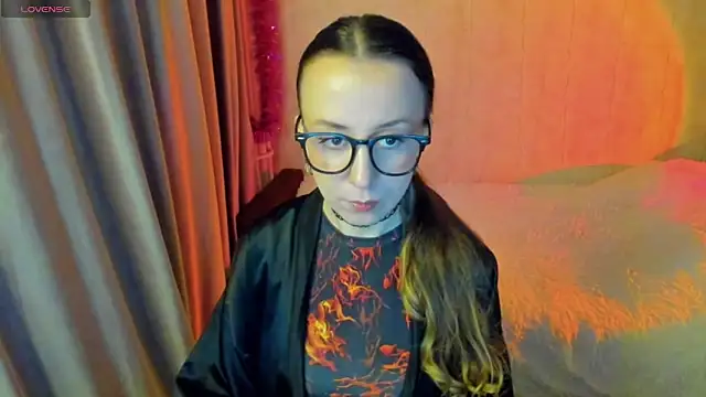 Snapshot of CurlySteph chatting on November 7, 2025, 6:01 pm CurlySteph online show from November 7, 2025, 6:01 pm