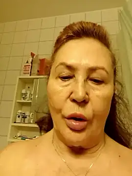 Hottie-Mom online show from April 8, 2026, 9:55 am