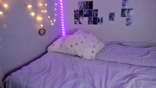 Snapshot of YunaPeace chatting on November 19, 2025, 9:53 am YunaPeace online show from November 19, 2025, 9:53 am