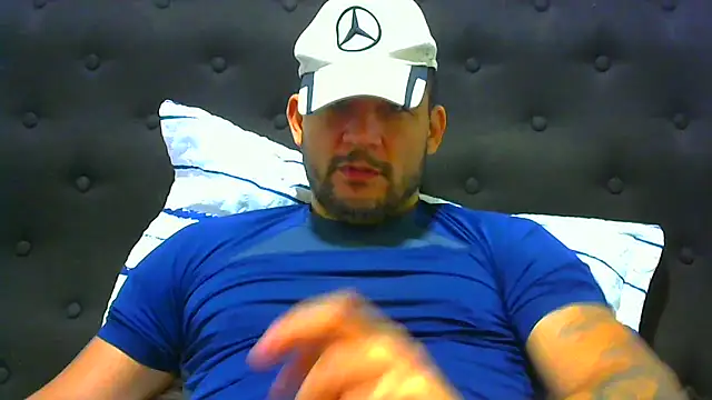 Snapshot of altenori112 chatting on November 7, 2025, 2:43 pm altenori112 online show from November 7, 2025, 2:43 pm