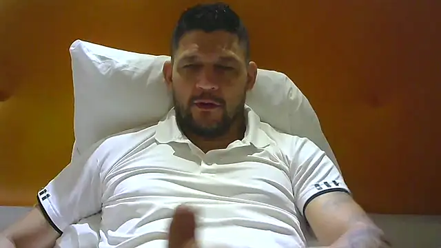 Snapshot of altenori112 chatting on October 26, 2025, 1:44 pm altenori112 online show from October 26, 2025, 1:44 pm