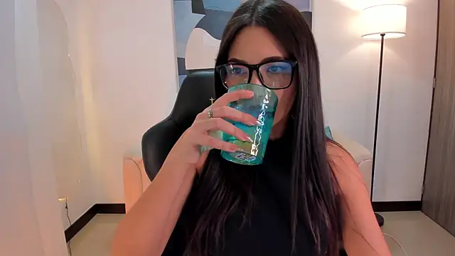 Snapshot of SaraParker_ chatting on October 22, 2025, 4:28 pm SaraParker online show from October 22, 2025, 4:28 pm