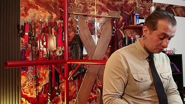 boy n girl online show from March 18, 2025, 2:06 pm