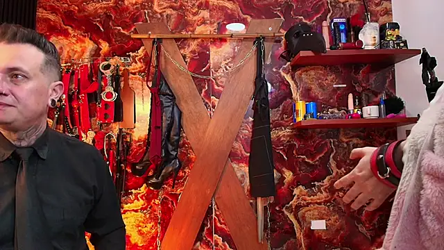 boy n girl online show from November 14, 2025, 9:24 am