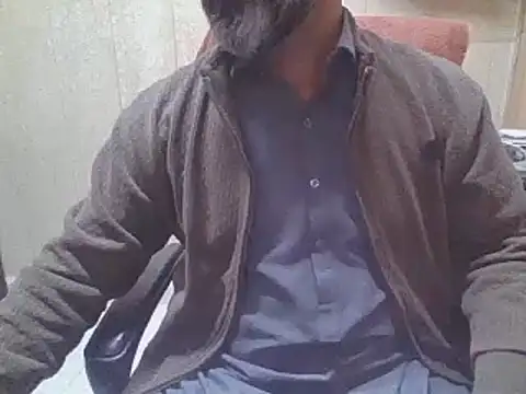 hairymaster95 online show from December 5, 2025, 4:11 am