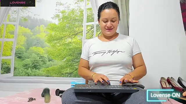 nikool32 online show from February 17, 2026, 9:28 am