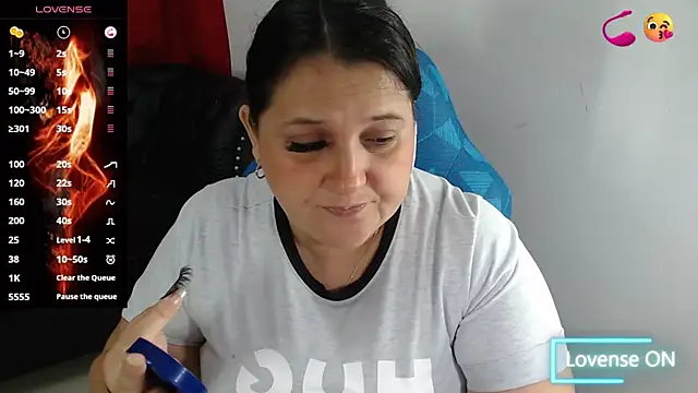 Kerly Doll online show from November 9, 2025, 1:04 pm