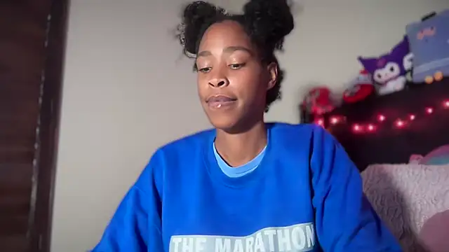 Snapshot of Cum2Charm chatting on November 24, 2025, 12:32 am Cum2Charm online show from November 24, 2025, 12:32 am