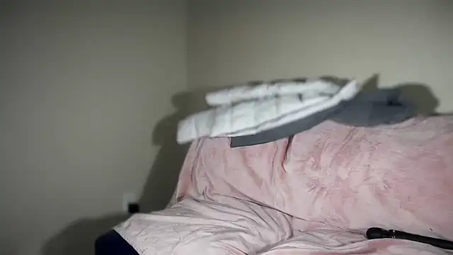 Snapshot of Cum2Charm chatting on November 21, 2025, 7:24 pm Cum2Charm online show from November 21, 2025, 7:24 pm