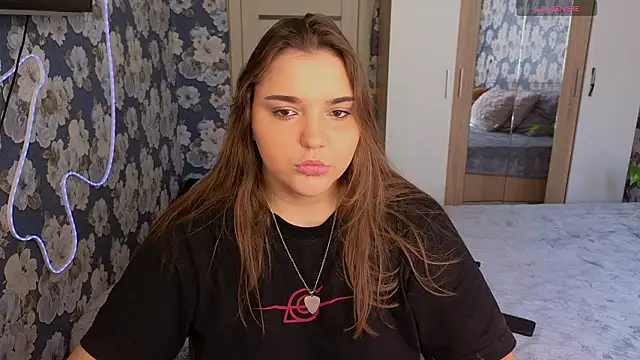  momiji  online show from March 24, 2026, 9:31 am