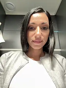  MiaQueen  online show from September 19, 2025, 8:24 pm