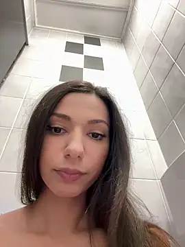  MiaQueen  online show from December 1, 2025, 9:59 pm