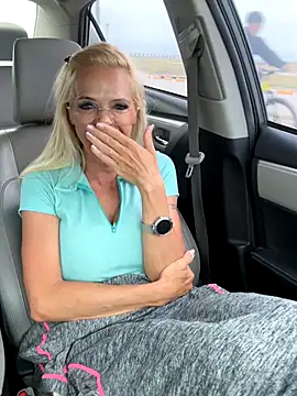 Reyna63 online show from November 29, 2025, 2:06 pm