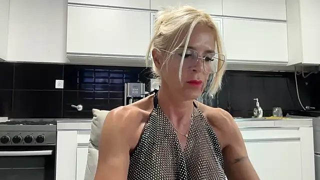 Reyna63 online show from April 18, 2026, 9:04 pm