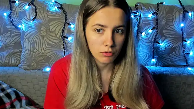 Snapshot of MaggieCake chatting on October 30, 2025, 3:49 am MaggieCake online show from October 30, 2025, 3:49 am