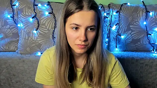 Snapshot of MaggieCake chatting on November 5, 2025, 5:10 am MaggieCake online show from November 5, 2025, 5:10 am