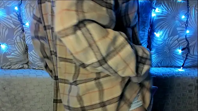 MaggieCake online show from April 11, 2026, 3:03 am