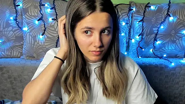 Snapshot of MaggieCake chatting on November 9, 2025, 4:38 am MaggieCake online show from November 9, 2025, 4:38 am