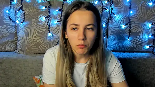 Snapshot of MaggieCake chatting on December 2, 2025, 3:07 am MaggieCake online show from December 2, 2025, 3:07 am