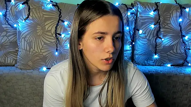 Snapshot of MaggieCake chatting on October 26, 2025, 12:33 am MaggieCake online show from October 26, 2025, 12:33 am