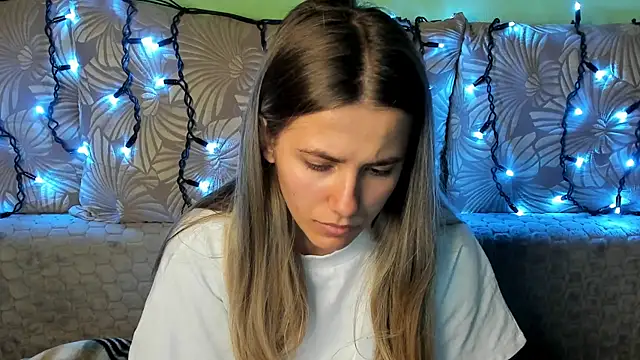 Snapshot of MaggieCake chatting on November 11, 2025, 3:45 am MaggieCake online show from November 11, 2025, 3:45 am