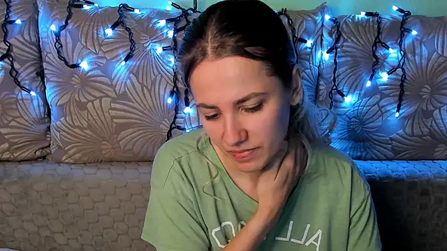 Snapshot of MaggieCake chatting on December 16, 2025, 3:33 am MaggieCake online show from December 16, 2025, 3:33 am