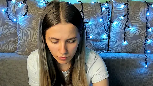 Snapshot of MaggieCake chatting on October 23, 2025, 2:21 am MaggieCake online show from October 23, 2025, 2:21 am