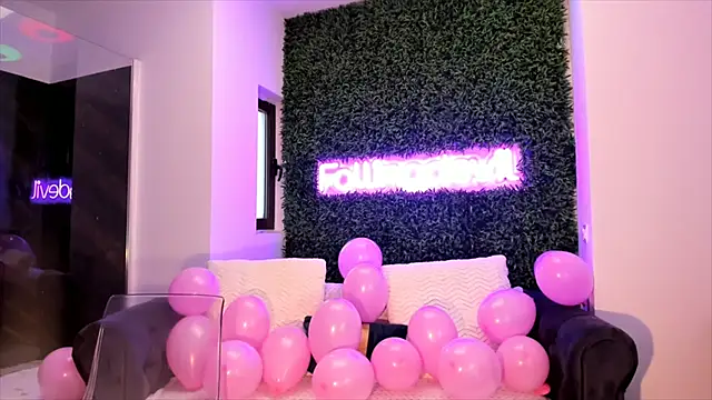 Snapshot of realhotfallingdevil chatting on February 14, 2025, 8:52 am realhotfallingdevil online show from February 14, 2025, 8:52 am