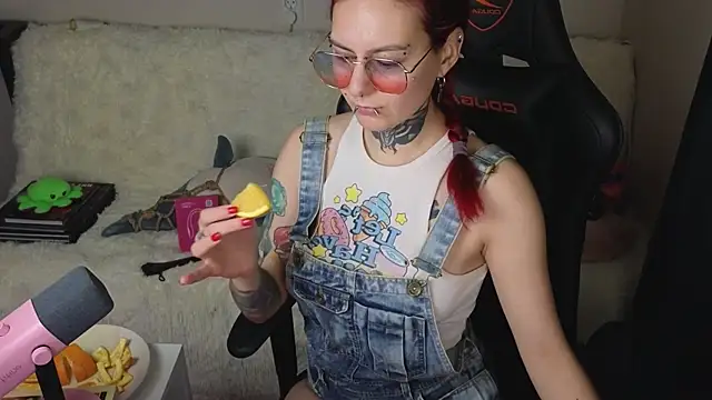 Snapshot of Ginger_Stay chatting on November 13, 2025, 11:58 am Ginger Stay online show from November 13, 2025, 11:58 am